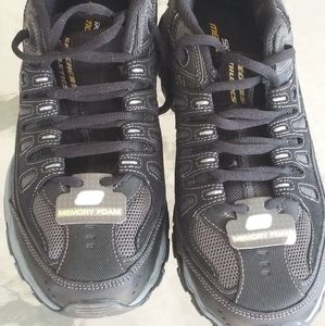 Men's brand new Skechers Memory Foam sz 9.5